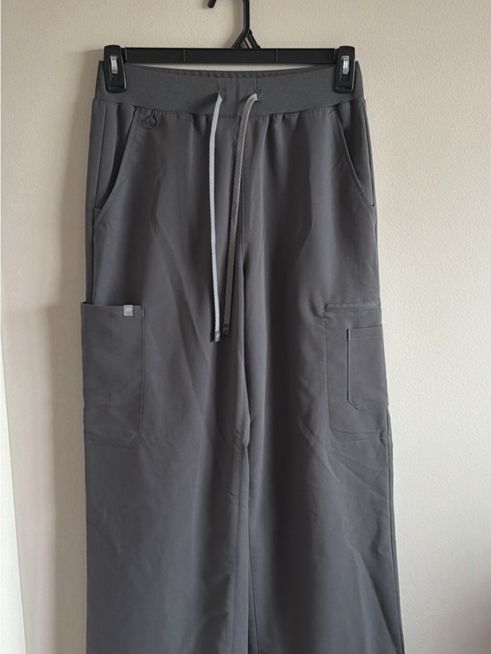Women's Fabletics Scrub set - Picture 7 of 15